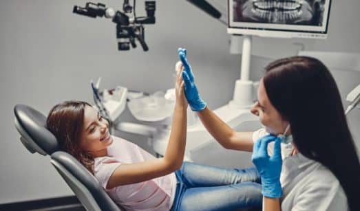 כמה זמן מחכים בין טיפול שורש לכתר?