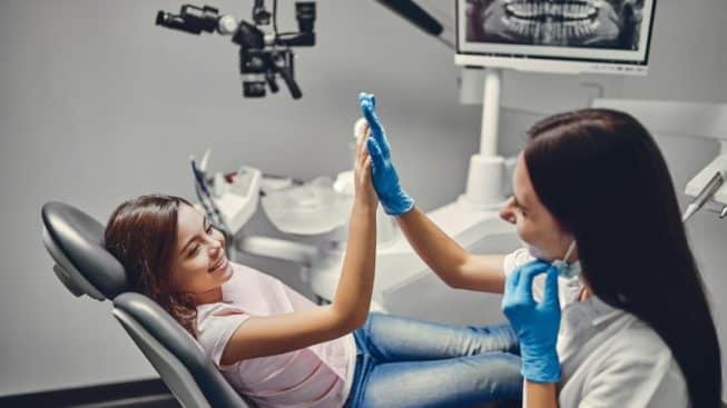 כמה זמן מחכים בין טיפול שורש לכתר?