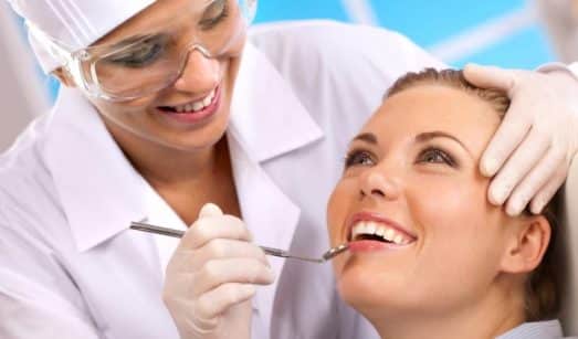 למי מתאימה הרדמה מלאה בטיפולי שיקום פה מורכבים?