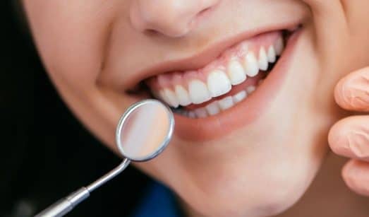 מהי תקופת ההחלמה לאחר השתלת שיניים עם הרדמה מלאה והשתלת עצם